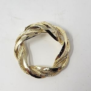 Vintage Perry Gold‎ Tone Brooch Round Wreath Looking With Vines